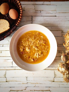 Una foto de Sopa de ajo (o Sopa castellana)