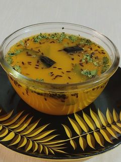 કાચી કેરી રસમ (Kachi Keri Rasam Recipe In Gujarati) રેસીપી મુખ્ય ફોટો