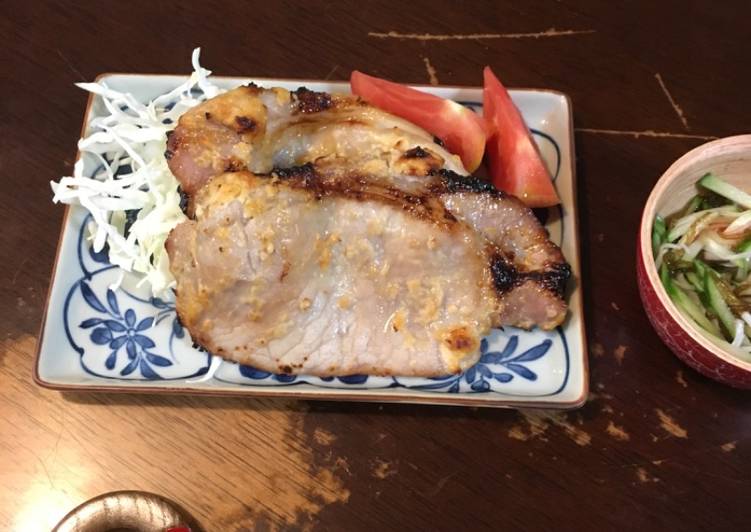 Cerdo marinado en miso