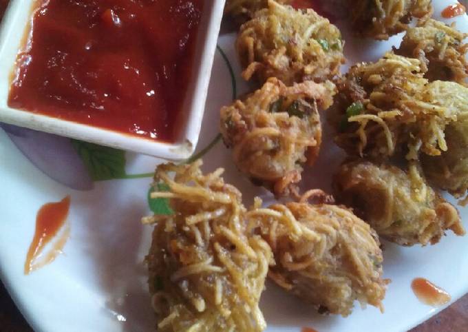 Noodles aloo pakora Recipe