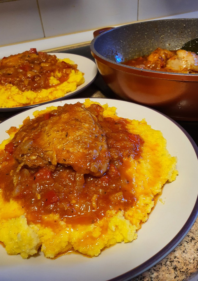 Una foto de Pollo con tomate (Ostropel de pui)