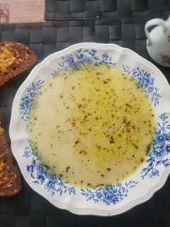 Francia hagymaleves sajtos pirítóssal recept fotója