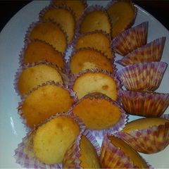 Vanilla cupcakes 1 A picture of Vanilla cupcakes 1.