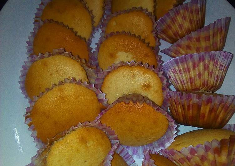 Vanilla cupcakes 1