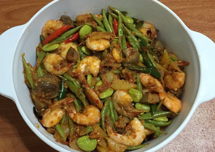 Sambel goreng udang pete