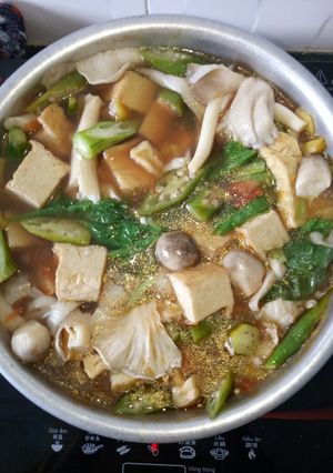Hình của món Lẩu chua chay.