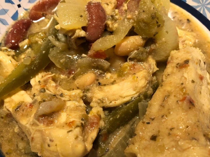 Easy Way Make Crockpot Zesty 2-Bean Shredded Chicken Chili the Can Spoil the Tongue So Delicious