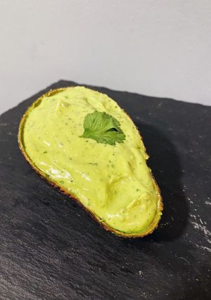 Una foto de Dip de Aguacate y Cilantro 🥑