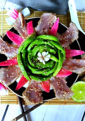 Une photo de Bowl de riz et tataki de thon