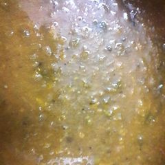 A picture of Green moong and chana dal.