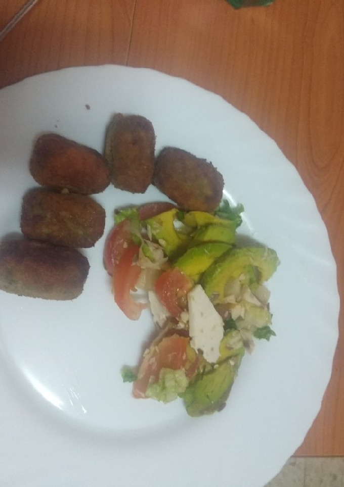 Una foto de Croquetas de acelgas, atún, huevo duro y nueces