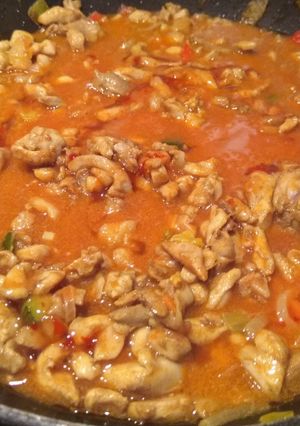 Φωτογραφία της συνταγής 🍗 Εύκολο κοτοπουλάκι ψιλοκομμένο στα κόκκινα 🍅