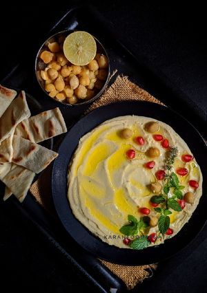 A picture of Creamy and Smooth Hummus.