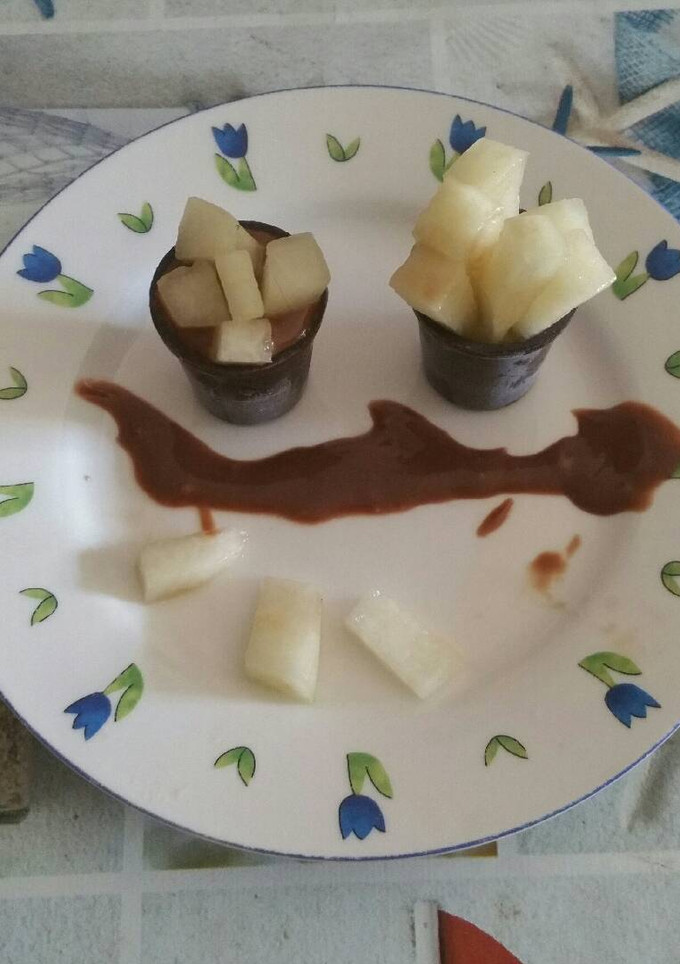 Una foto de Vasitos de chupitos de chocolate rellenos de melón