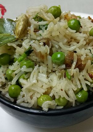 A picture of Matar pulao.