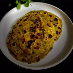 A picture of Methi paratha.