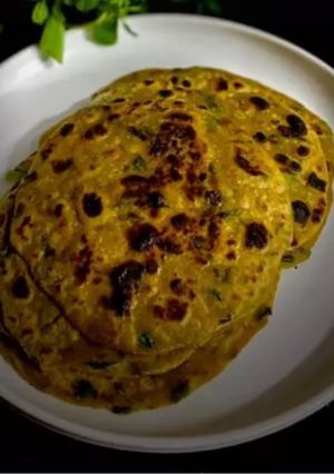 A picture of Methi paratha.