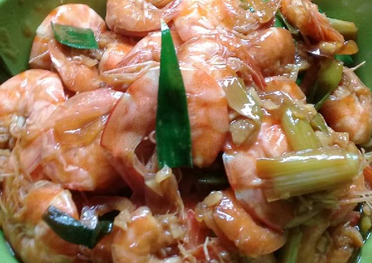 Bagaimana Membuat Udang saus tiram yang Lezat Sekali