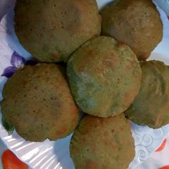 A picture of Palak poori.