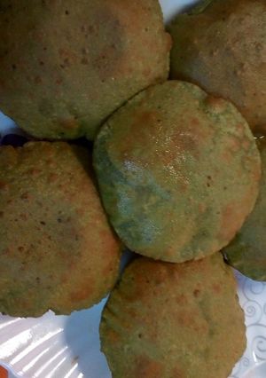 A picture of Palak poori.