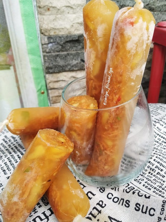 Bagaimana Menyiapkan Es Lilin Rujak Anti Gagal
