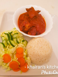 Shikafa da stew da salad ainihin hoton girkin
