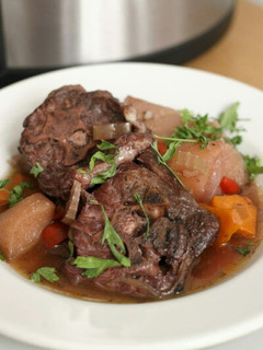 Una foto de Caldereta de cordero en olla de cocción lenta (slow cooker)