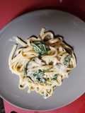 Fetuccini en crema y espinacas
