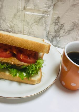 Una foto de Sándwich de Asado Criollo Pe🥪👩‍🍳