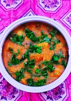 A picture of Kashmiri aloo dum.