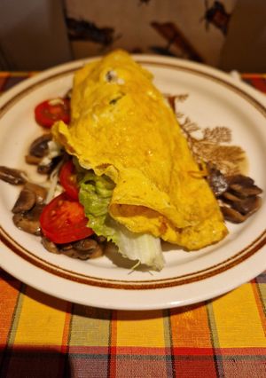 Töltött, zöldséges-sajtos omlett recept fotója