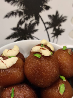 गुलाब जामुन (Gulab jamun recipe in hindi) रेसिपी मुख्य फोटो