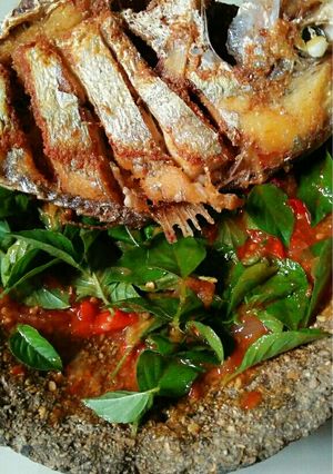 Foto resep #56. Ikan goreng kuek sambal kemangi
