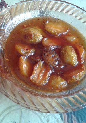 A picture of Amra/hog plum ki chutney.