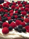 Pavlova ai frutti di bosco