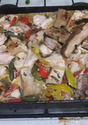 Una foto de Salteadito de verduras y carne al vino blanco