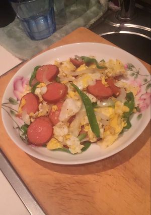 Una foto de Reboltillo de perritos calientes y huevos