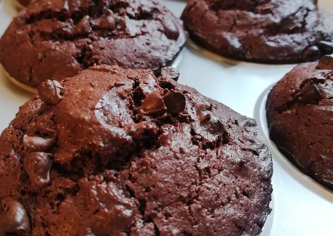 Muffin al cioccolato fondente con gocce di cioccolato