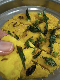 बेसन का ढोकला (Besan Ka Dhokla recipe in hindi) रेसिपी मुख्य फोटो