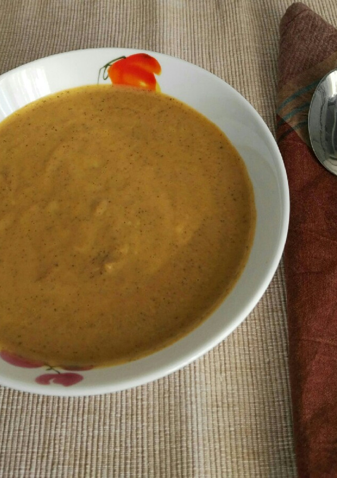 Una foto de Crema de zanahoria y champiñones con curry