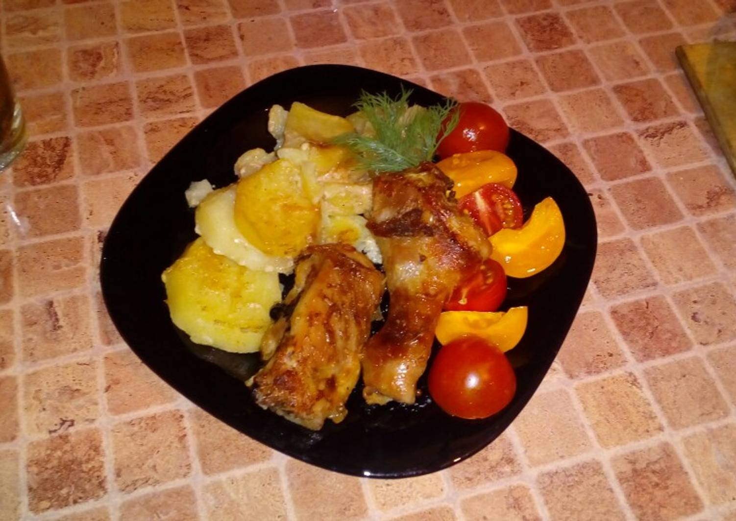 Жареная курица с картошкой в духовке в домашних условиях
