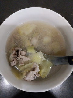 酸菜肉片湯(清冰箱料理)(簡單料理)(省錢料理) 的食譜成品照片