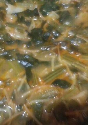 Una foto de SOPA DE FIDEO CON ACELGAS Y ESPINACAS!!!... provecho