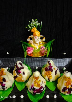 રસમલાઈ મોદક (Rasmalai Modak Recipe In Gujarati) રેસીપી મુખ્ય ફોટો