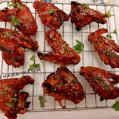 A picture of Korean crispy baked chicken wings.