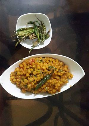 A picture of Bhuni wi chane ki daal.