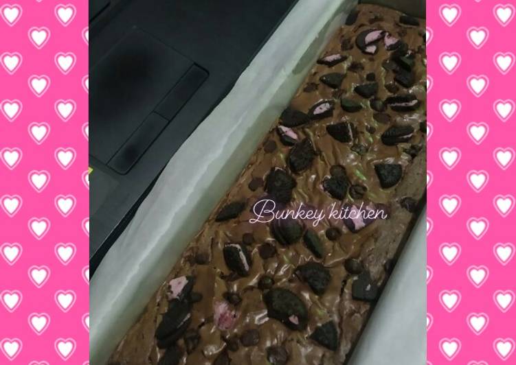 Langkah Mudah untuk Membuat Shiny fudge brownies yang Menggugah Selera