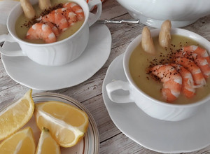 Foto principal de Crema de espárragos con gambas