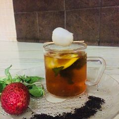 A picture of Lemon mint ice tea with lichi juice.