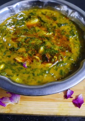 लसुणी पालक (lasuni palak recipe in marathi) रेसिपी चे मुख्य फोटो